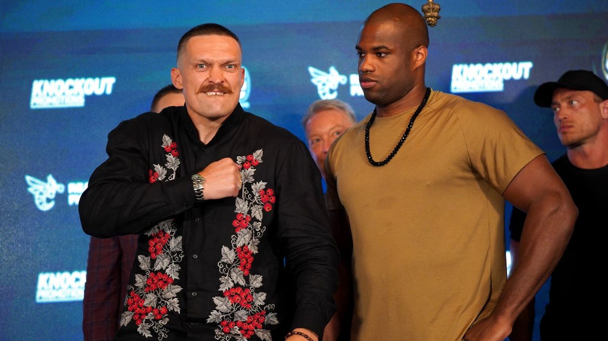 Bitva o absolutní nadvládu oznámena. Usyk se hned s rivalem postrkával